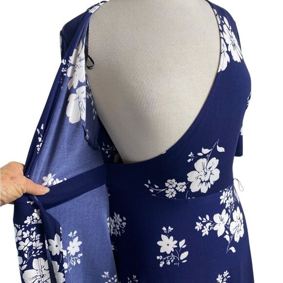Floral Wrap Dress in Navy by Vince Camuto NEW ! V neck 1/2 sleeves - Picture 6 of 8